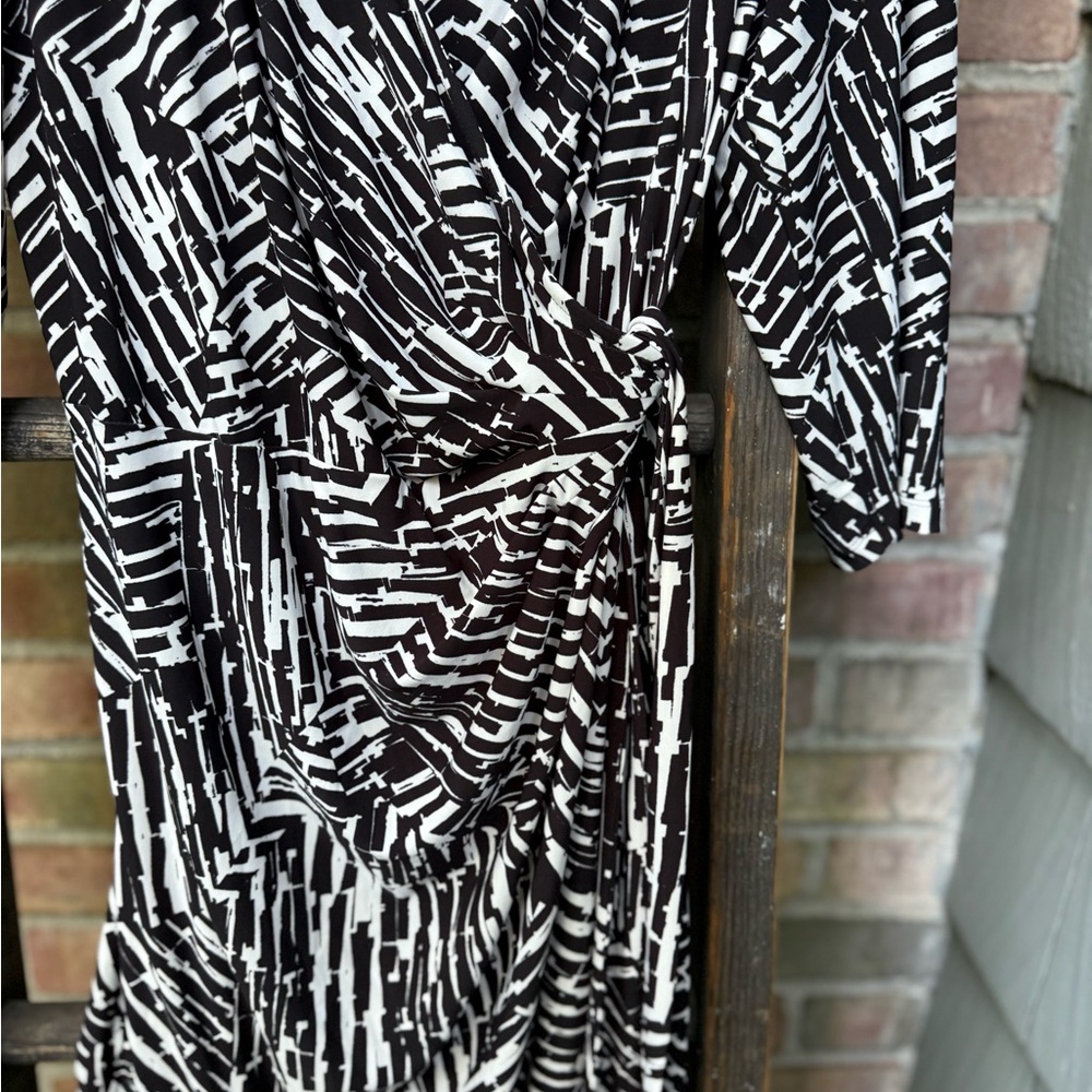 Lauren Ralph Lauren Black and White Abstract Wrap Dress - Picture 5 of 7